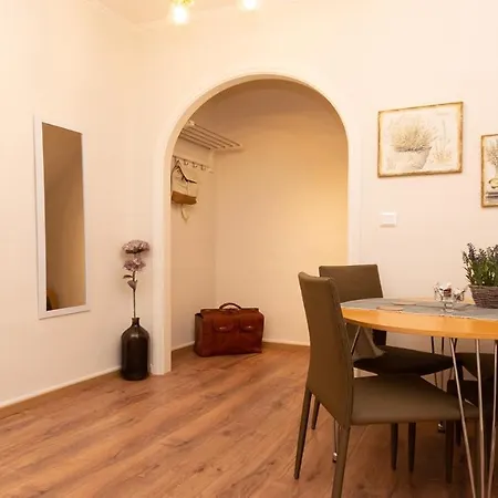 Alex's Cozy Corfu Old Town Apartment